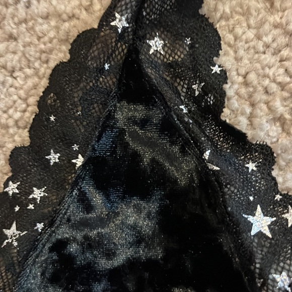 Velvet and Lace Star ⭐️ Bralette - Picture 3 of 4